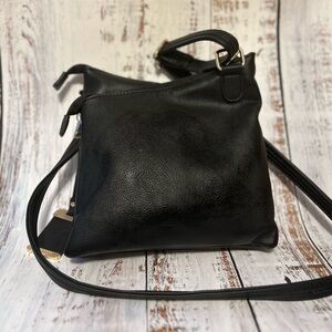 Concealed carry crossbody bag